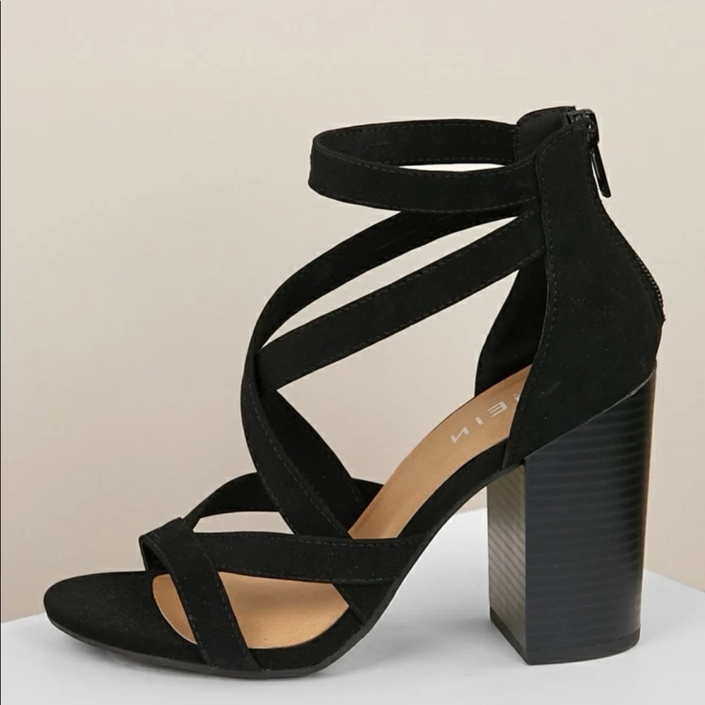 Cross cross strappy open toe chunky heel